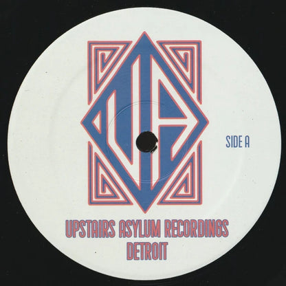 Lado A del vinilo Varios Artistas – Detroit On The Move Vol. 3: etiqueta blanca con logotipo de Upstairs Asylum Recordings.