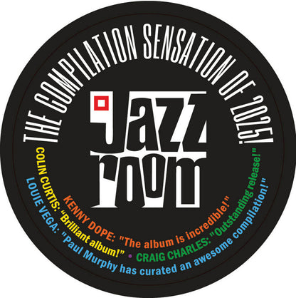 Etiqueta central del vinilo Varios Artistas – Jazz Room Presents: Covers con logo de Jazz Room Records, frases promocionales y estilo gráfico llamativo para coleccionistas.