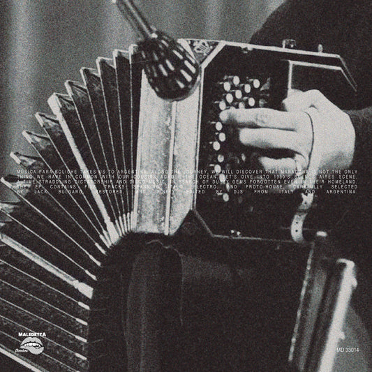 Contraportada del vinilo Varios Artistas – Música Para Boliche Vol. II, foto en blanco y negro de un bandoneón.
