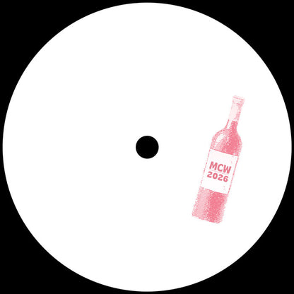 Lado B del vinilo Varios Artistas – RNT In The D Vol. 2, etiqueta blanca minimalista con ilustración rosa de botella y texto MCW 2026.