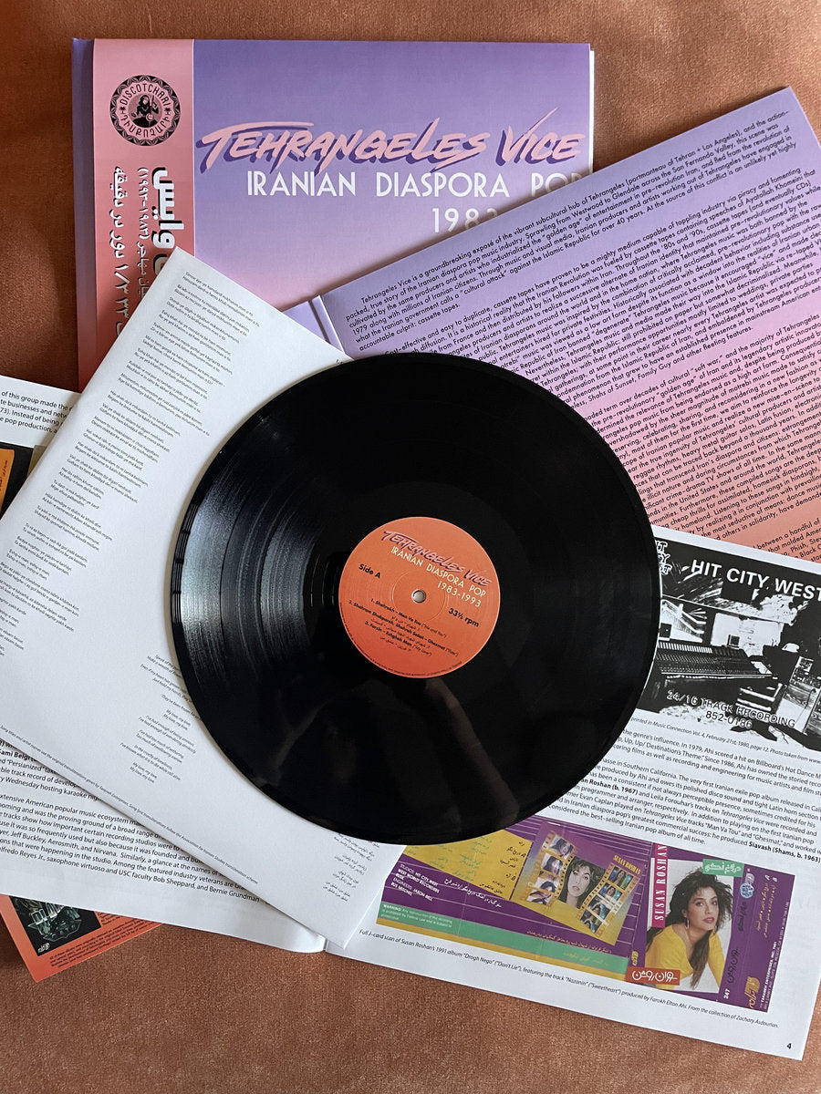 Vinilo Varios Artistas – Tehrangeles Vice (Iranian Diaspora Pop 1983-1993), 2xLP negro con etiqueta central naranja mostrando Side A y datos de pistas.