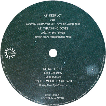 Lado B del vinilo Varios Artistas – The True Spirit of Ibiza (Bonus Sampler 1), label Rebirth con tracklist visible: Deep Joy, Thrashing Doves, KC Flightt y más.