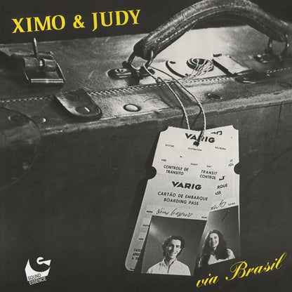 Portada del vinilo Ximo & Judy – Via Brasil, edición limitada de Sound Essence, con maleta vintage y tarjetas de embarque Varig que evocan viajes musicales brasileños.